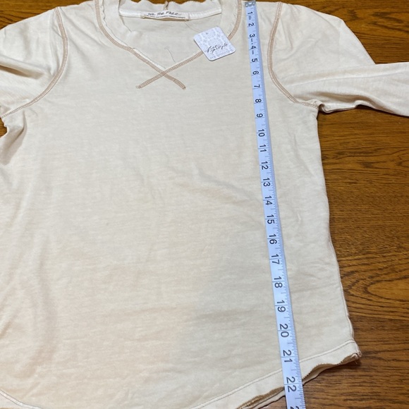 NWT We The Free T Shirt Size XS Cream with Tan Stitching Clover Top 3/4 Sleeve - Picture 5 of 12